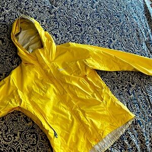 Marmot ladies raincoat - cheerful yellow and so cute